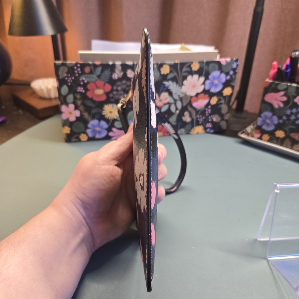 KATE SPADE NWOT Shore Street Gala Blue Floral Tinie Wristlet - Picture 4 of 10